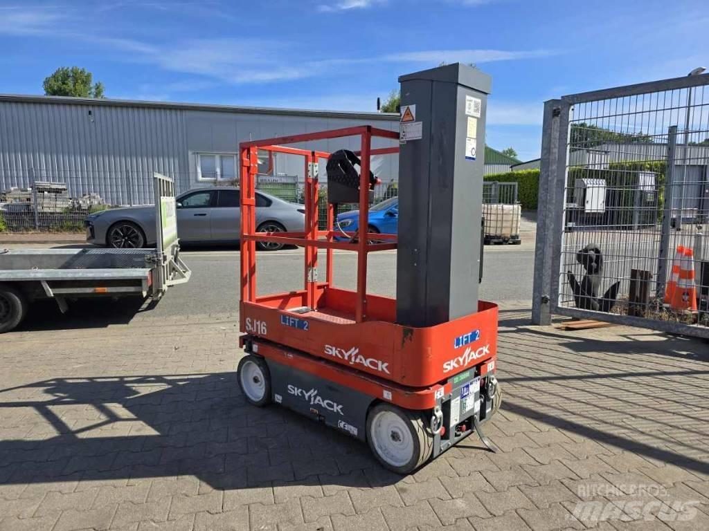 SkyJack SJ 16 Вертикальные мачтовые подъемники