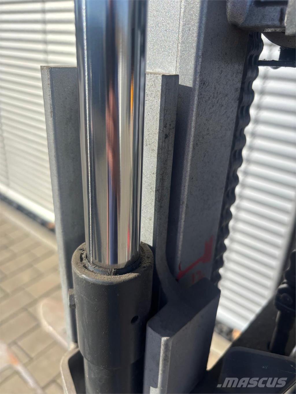 Still EXV12 Самоходные электроштабелёры