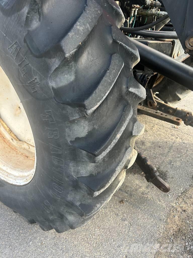 New Holland TV 140 Трактора