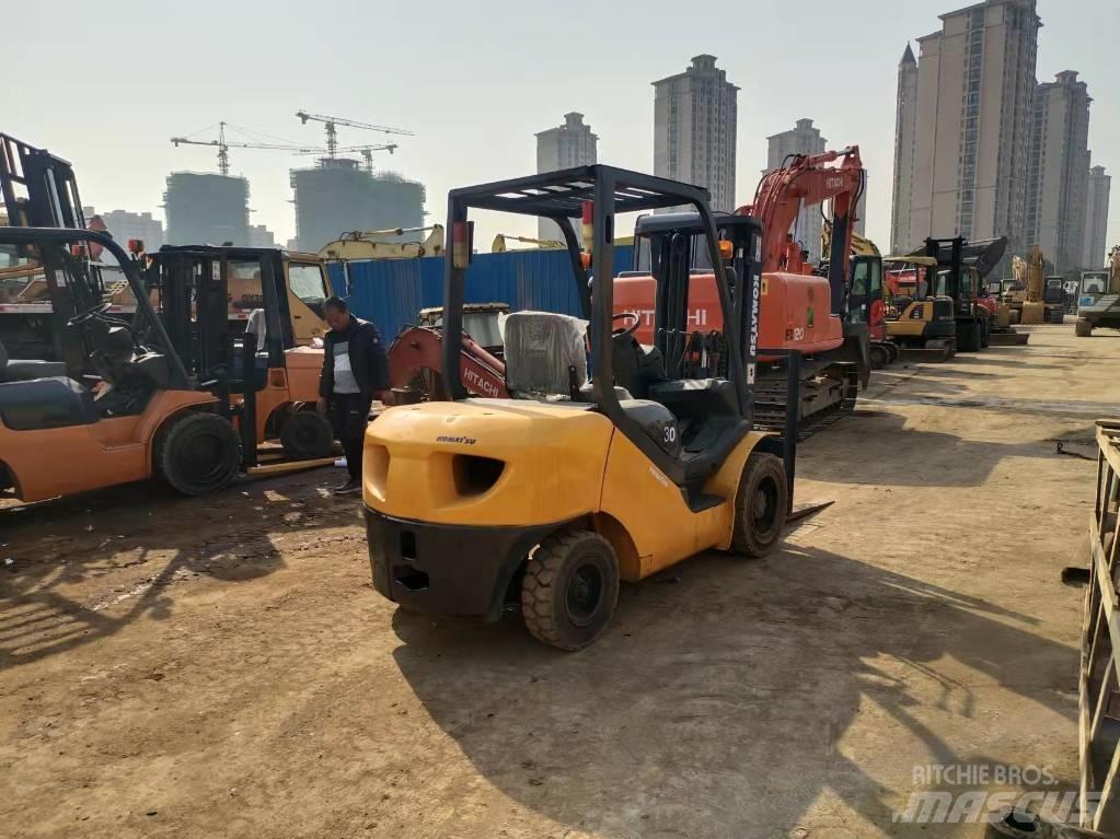 Komatsu FD 30 T-16 Дизельные погрузчики