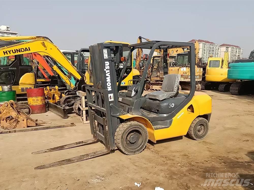 Komatsu FD 30 T-16 Дизельные погрузчики