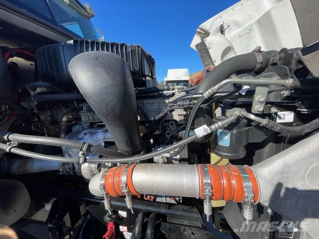 Freightliner 122 SD Седельные тягачи
