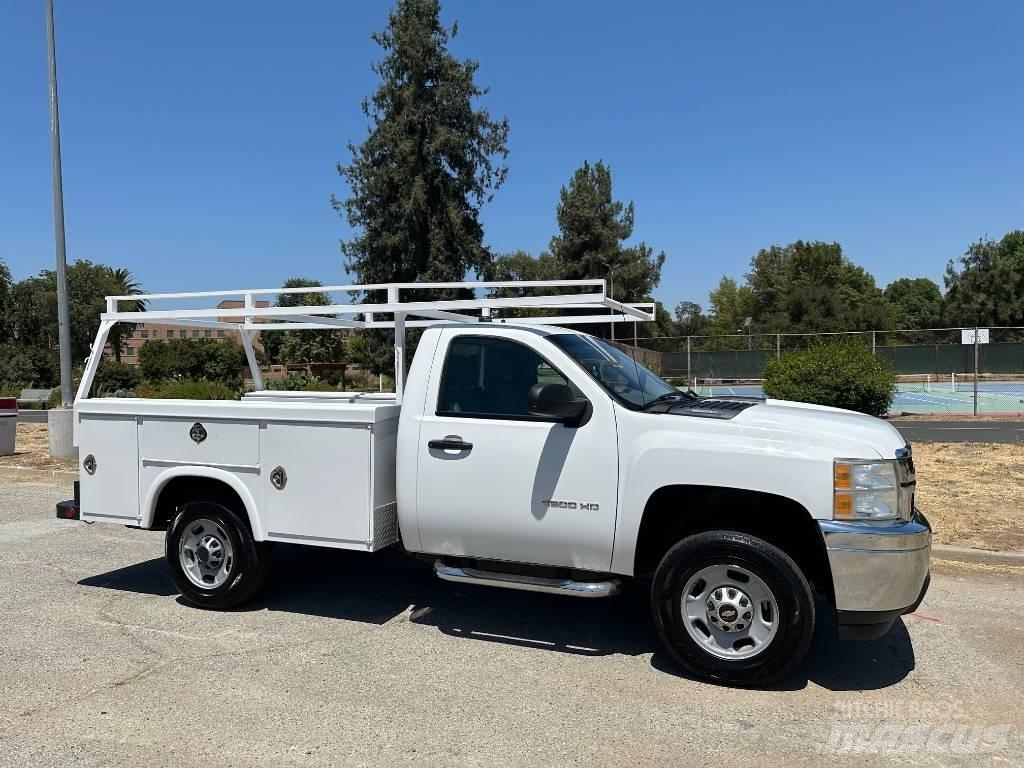 Chevrolet 2500 HD Бортовые фургоны