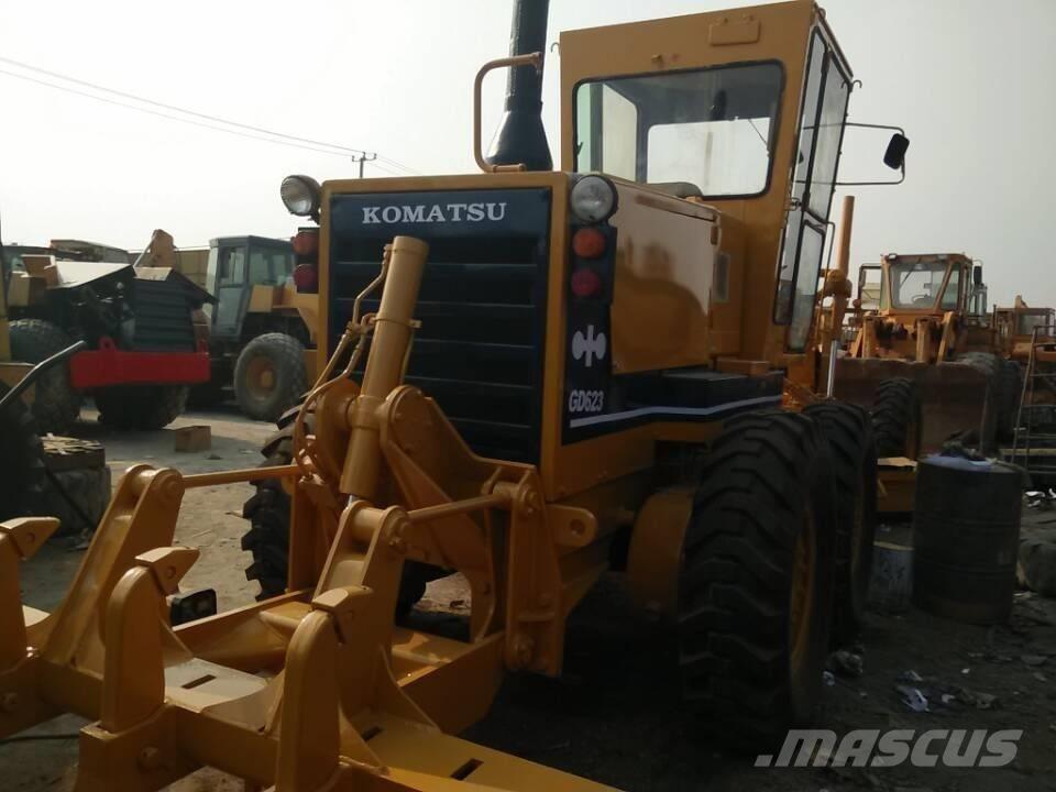 Komatsu GD 623 Грейдеры