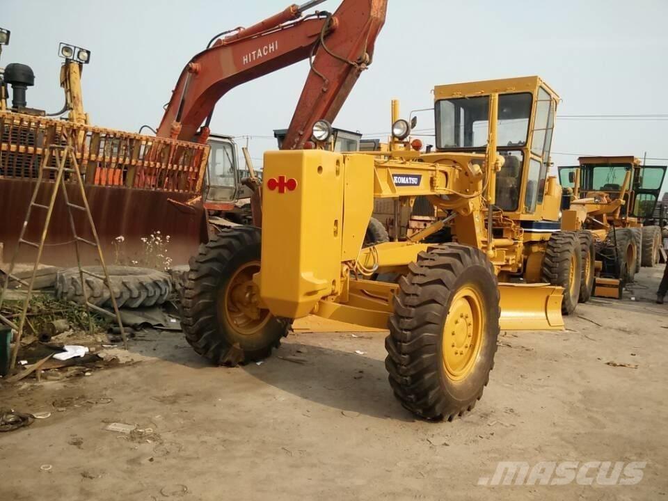 Komatsu GD 623 Грейдеры