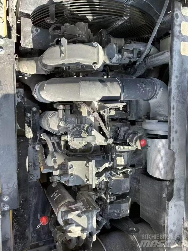 Komatsu 450LC-8 Гусеничные экскаваторы