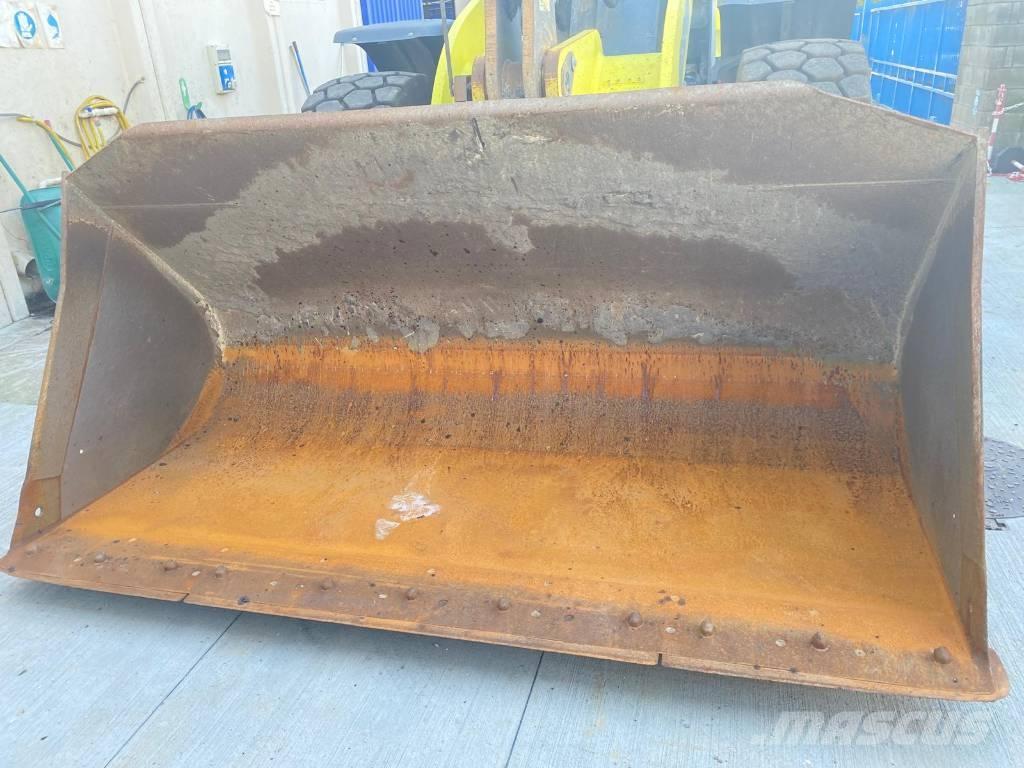 CASE 821G Фронтальные погрузчики