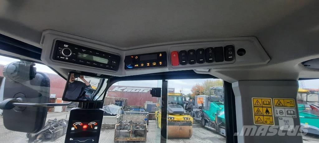 CAT 906 Фронтальные погрузчики