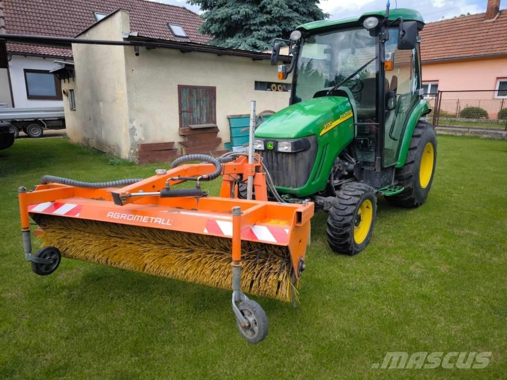 John Deere 3720 Коммунальные тракторы