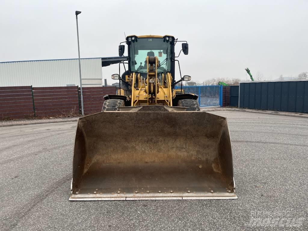 CAT 930M Фронтальные погрузчики