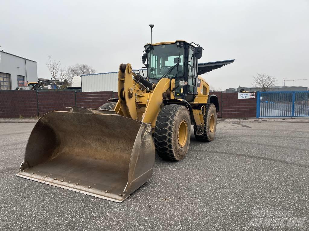 CAT 930M Фронтальные погрузчики