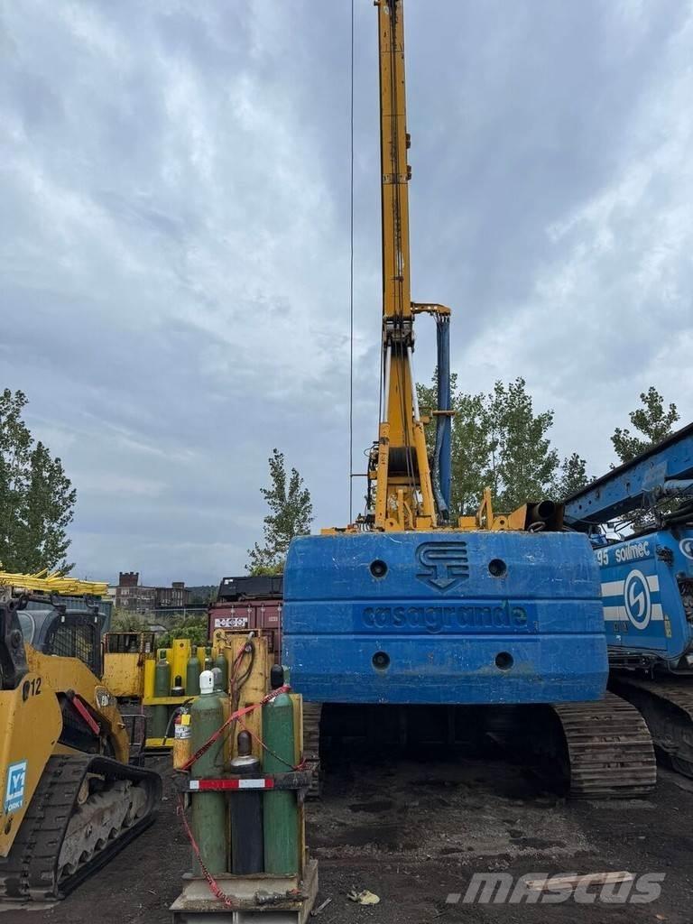 Casagrande B300 Гусеничные буровые установки