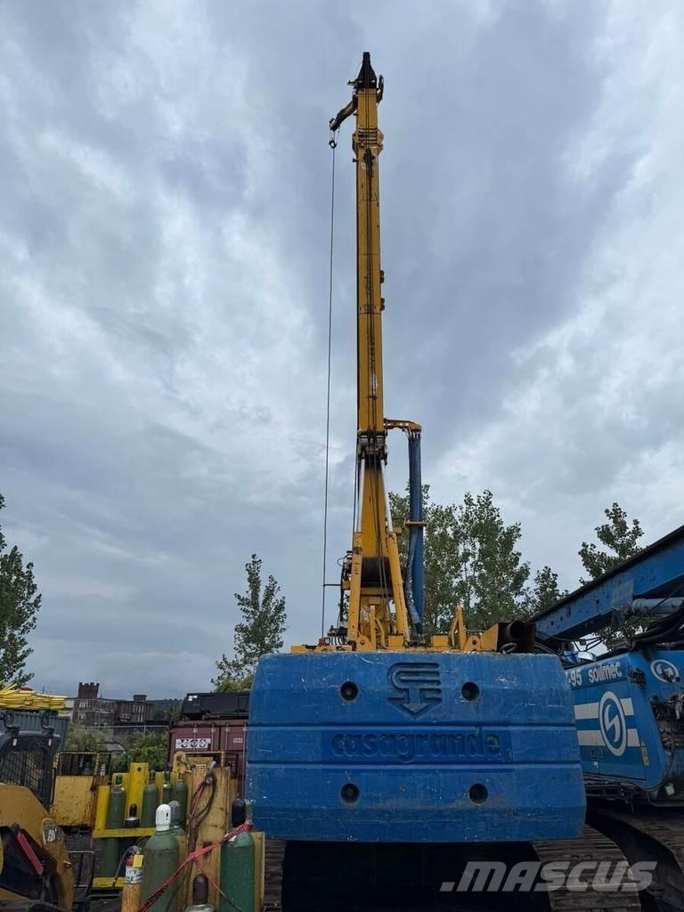Casagrande B300 Гусеничные буровые установки