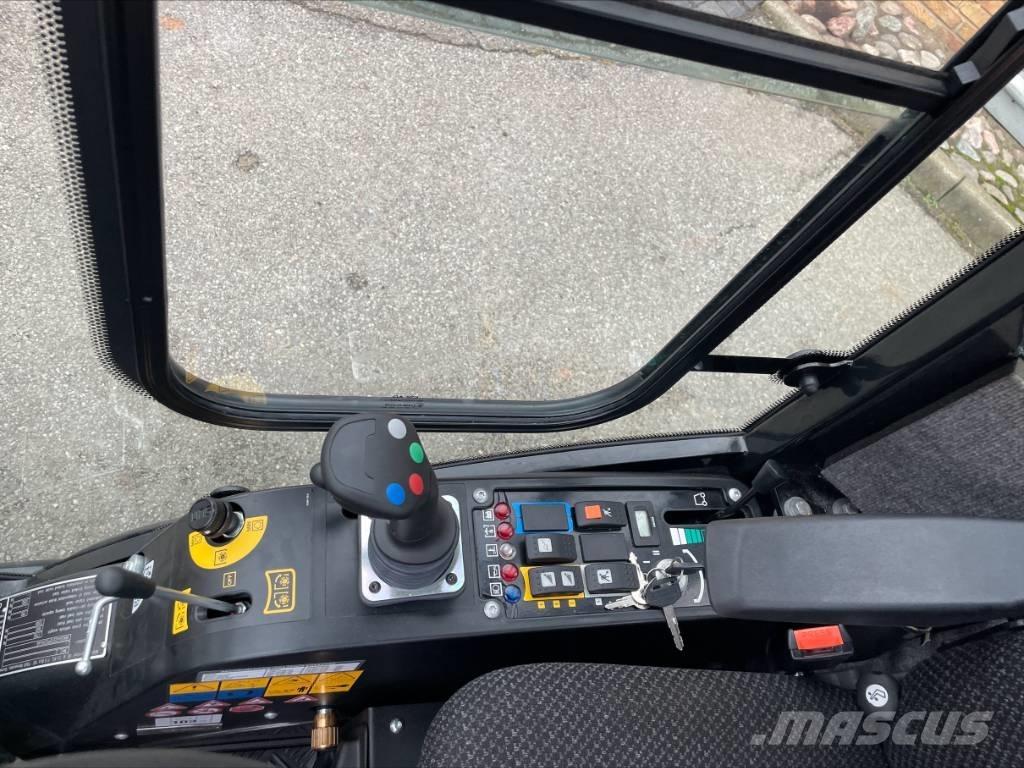  Kārcher MIC 26 Коммунальные мини-погрузчики