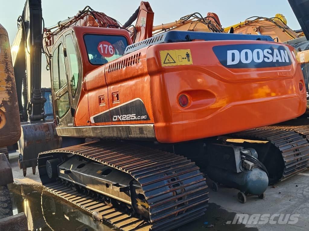 Doosan DX225LC-9C Гусеничные экскаваторы