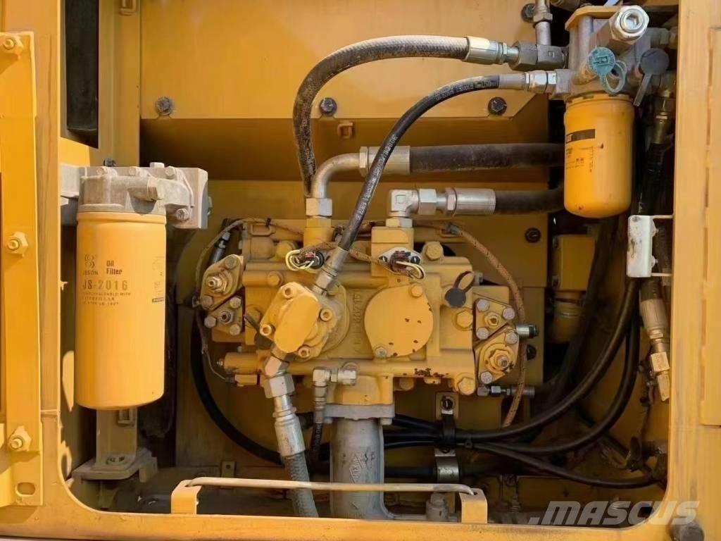 CAT CAT318D Гусеничные экскаваторы