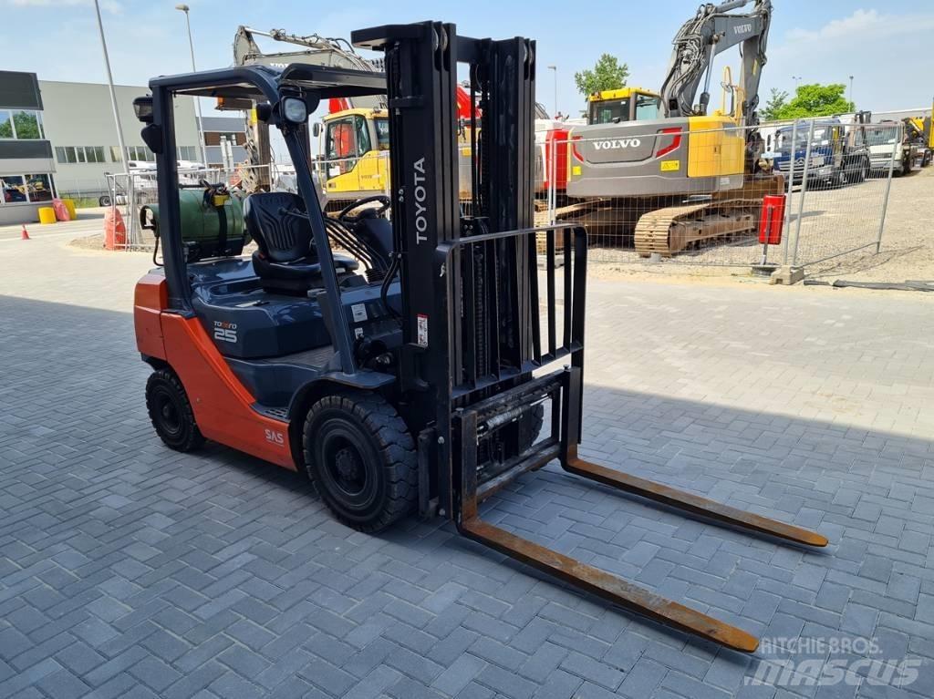 Toyota 02-8 FG F 25 Газовые погрузчики