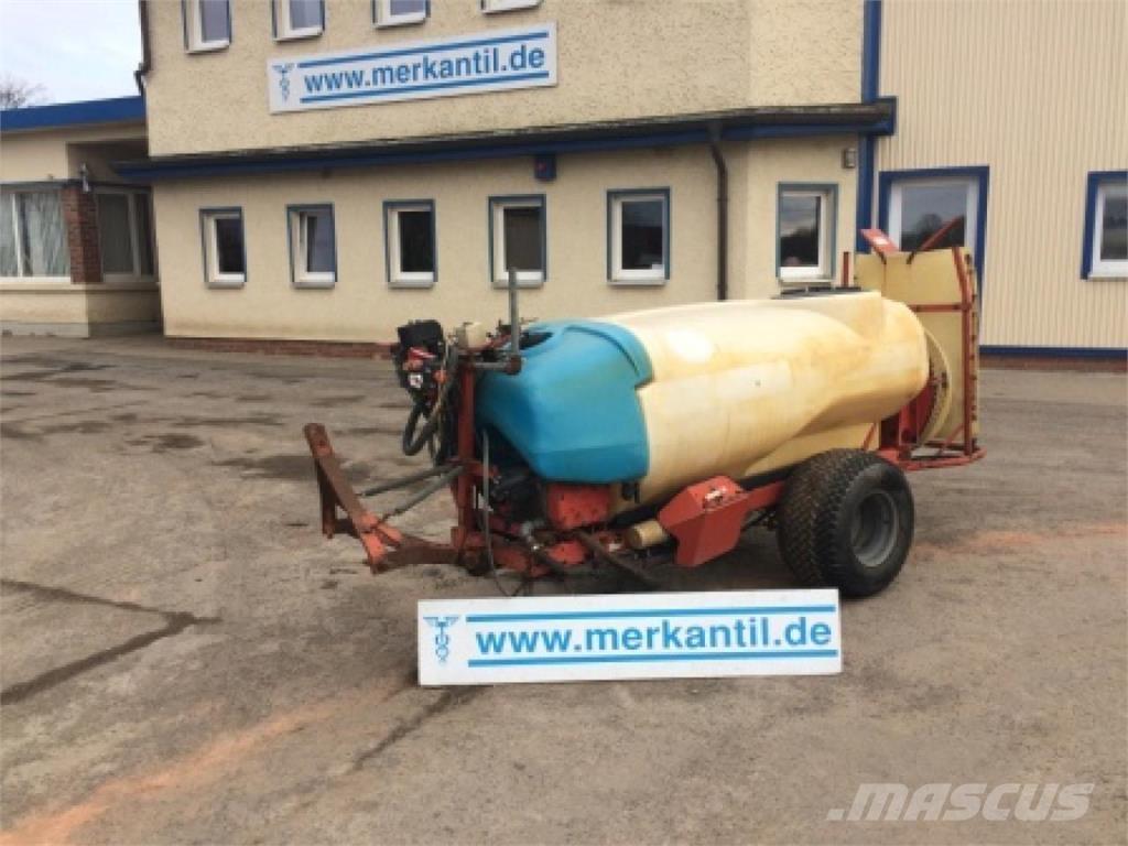 Holder NI 1000 Прицепные опрыскиватели