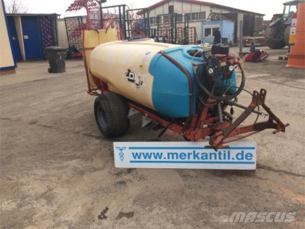 Holder NI 1000 Прицепные опрыскиватели