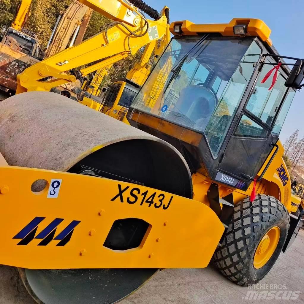 XCMG XS 142 J Грунтовые катки