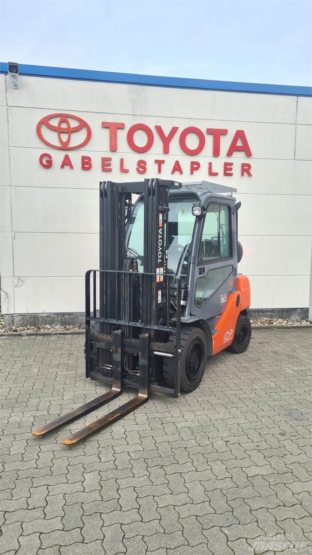 Toyota 02-8FGF30 Газовые погрузчики