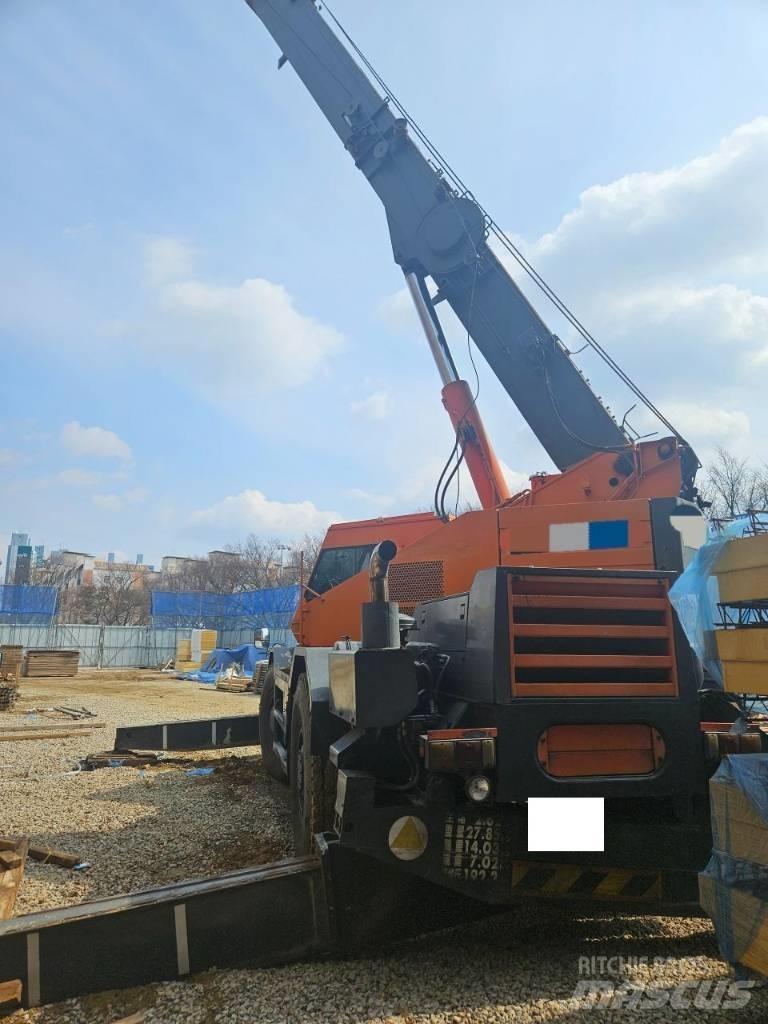 Komatsu LW 250 Автокраны вездеходы