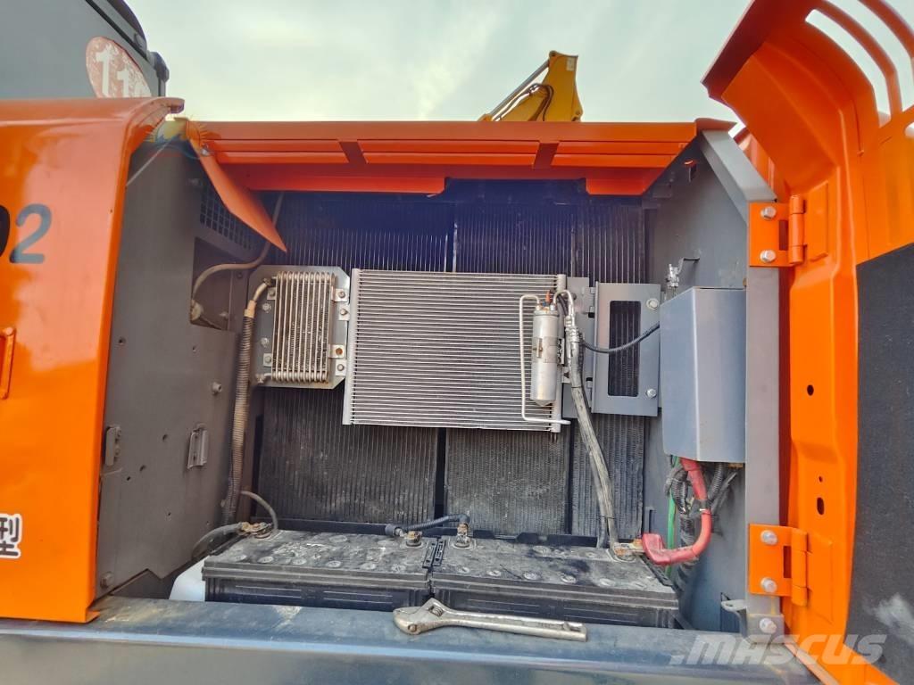 Hitachi ZX 210 Гусеничные экскаваторы