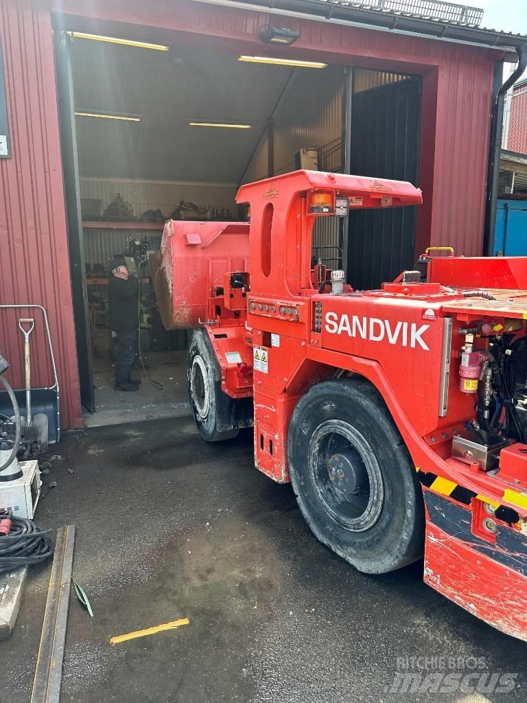 Sandvik LH202 Подземные погрузчики