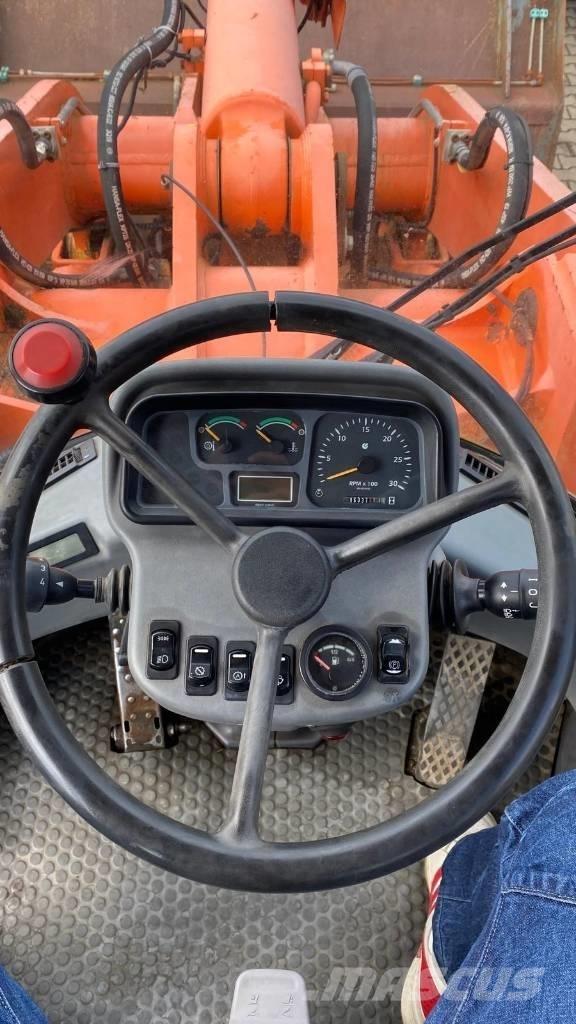 Hitachi LX 210 E Фронтальные погрузчики