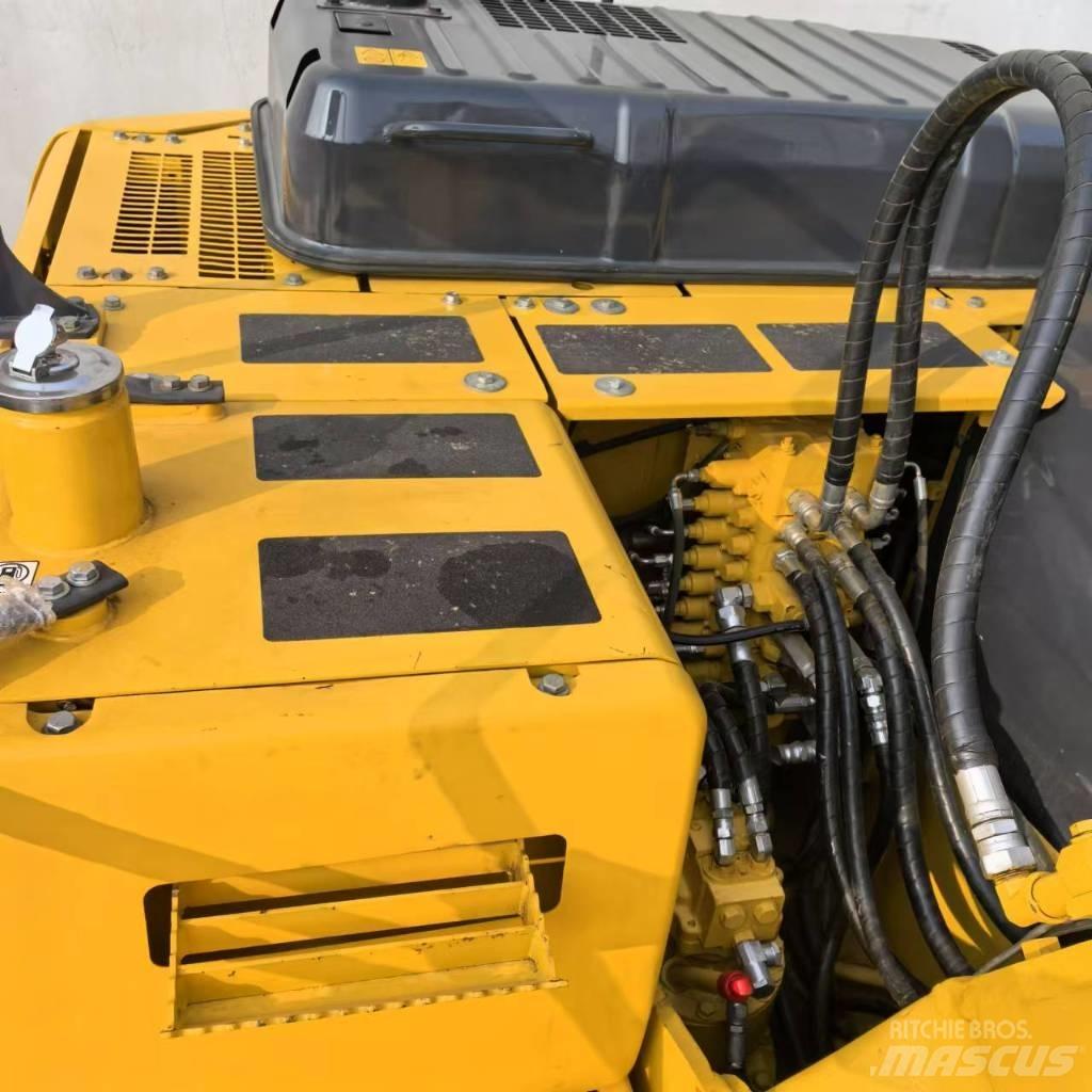Komatsu PC 130-7 Гусеничные экскаваторы