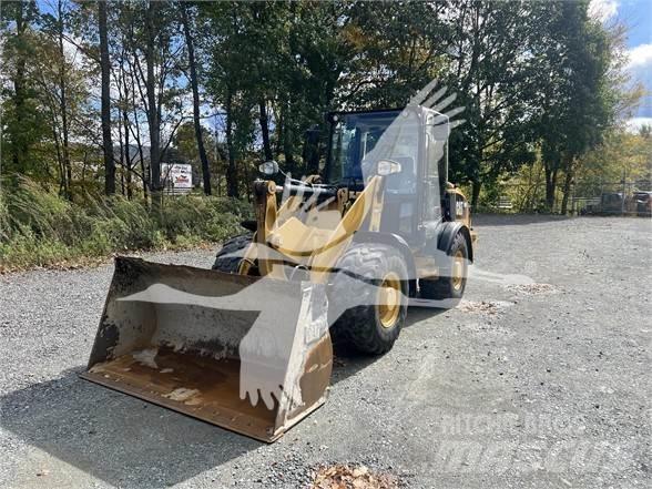 CAT 906M Фронтальные погрузчики