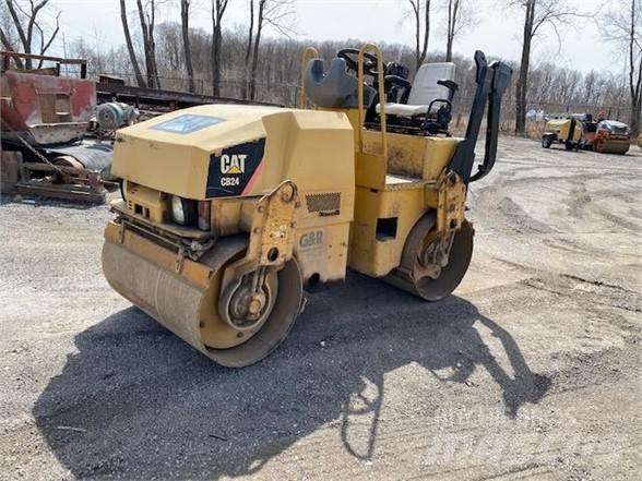 CAT CB24 Грунтовые катки