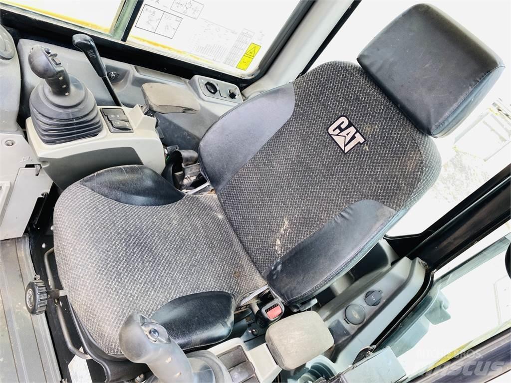 CAT 305E2 Малые экскаваторы 7т-12т