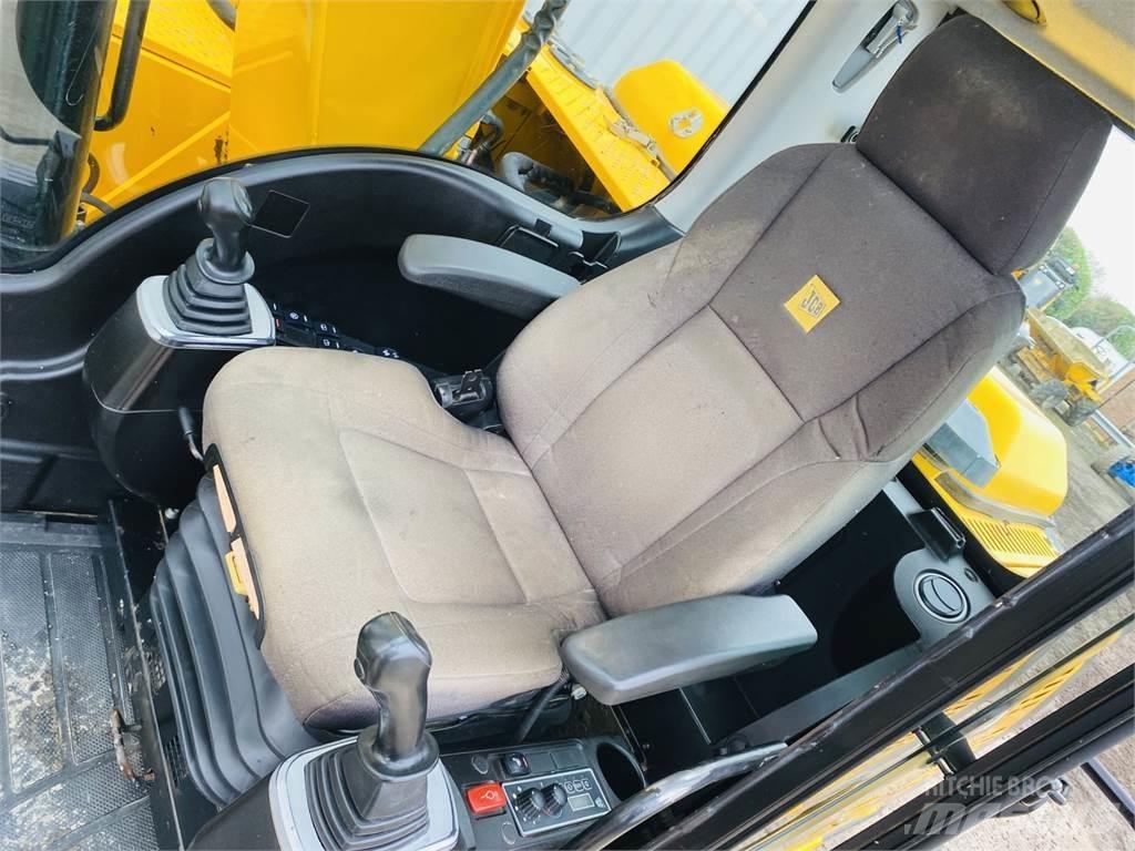 JCB JS130LC Гусеничные экскаваторы
