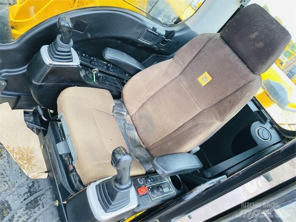 JCB JS220LC Гусеничные экскаваторы