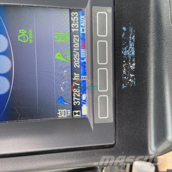 Takeuchi TB215R Колёсные экскаваторы