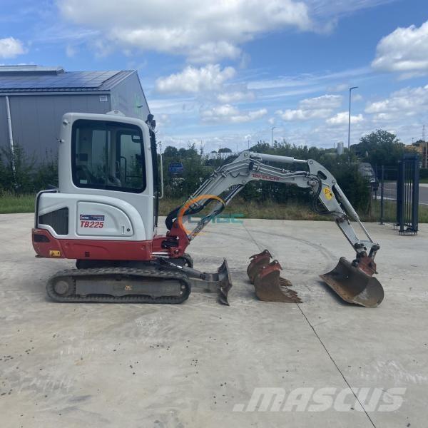 Takeuchi TB225 Колёсные экскаваторы