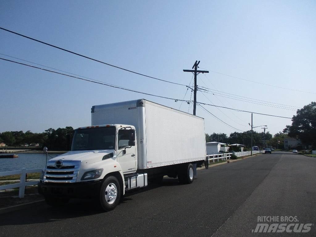Hino 338 Грузовики-Фургоны