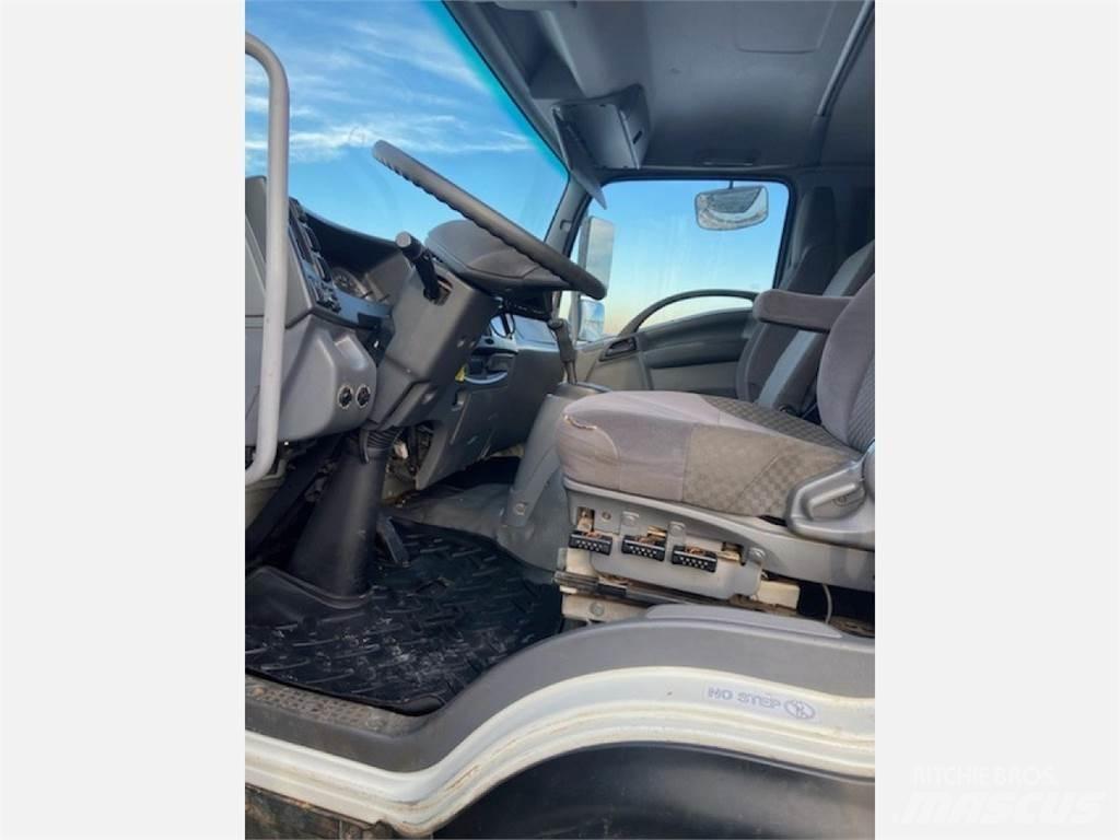 Isuzu FTR Грузовики-Фургоны