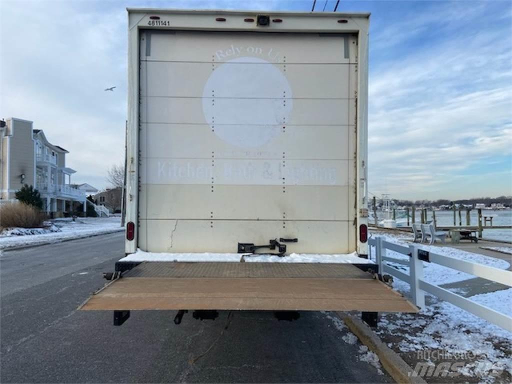 Isuzu FTR Грузовики-Фургоны