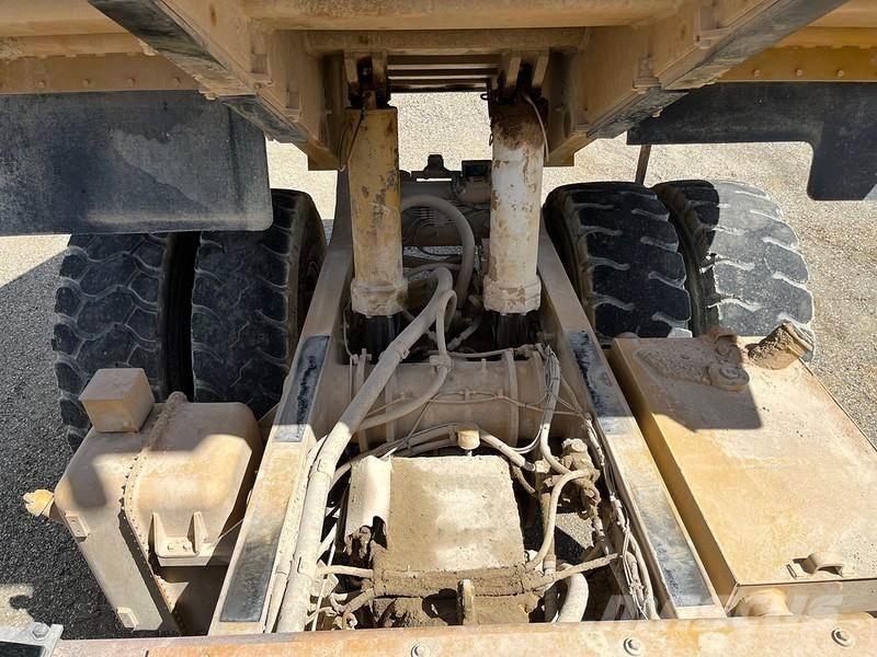 CAT 771D Карьерные самосвалы
