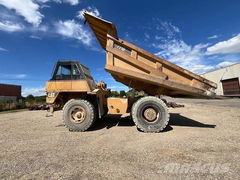 CAT 771D Карьерные самосвалы