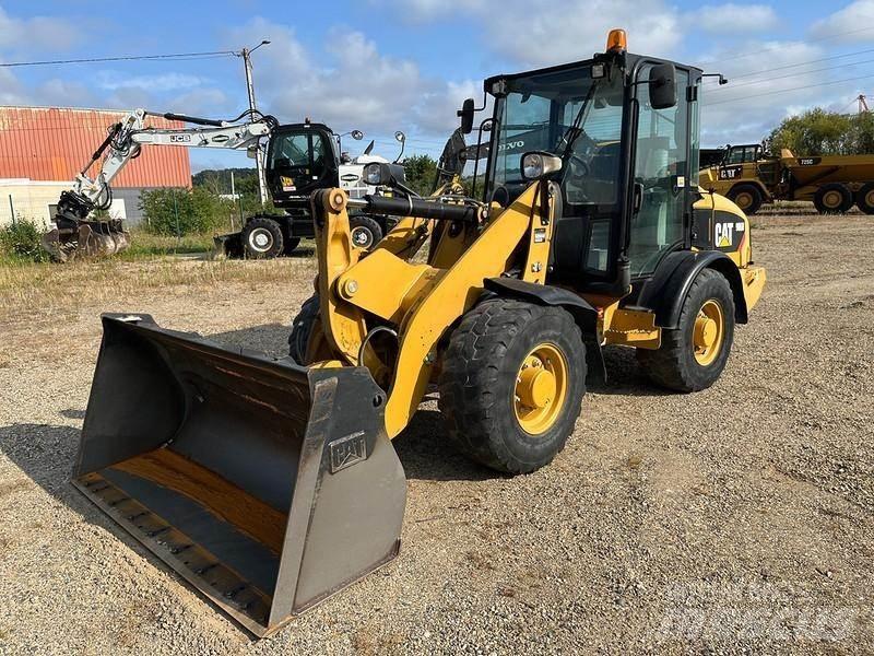CAT 906H Фронтальные погрузчики