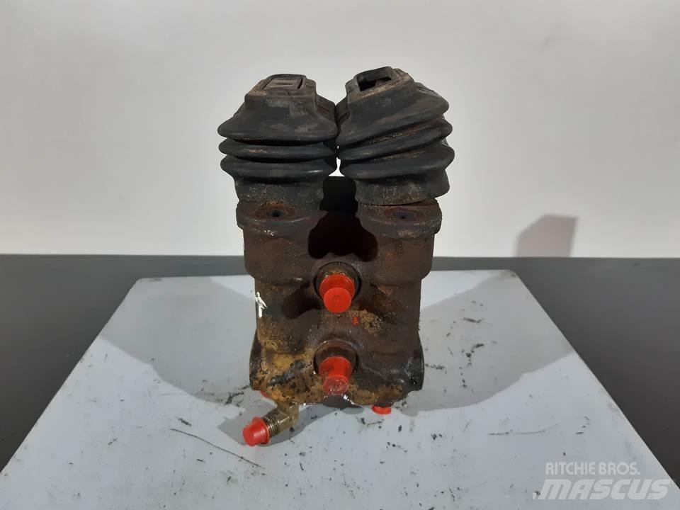 CAT 312B Кабины и интерьер