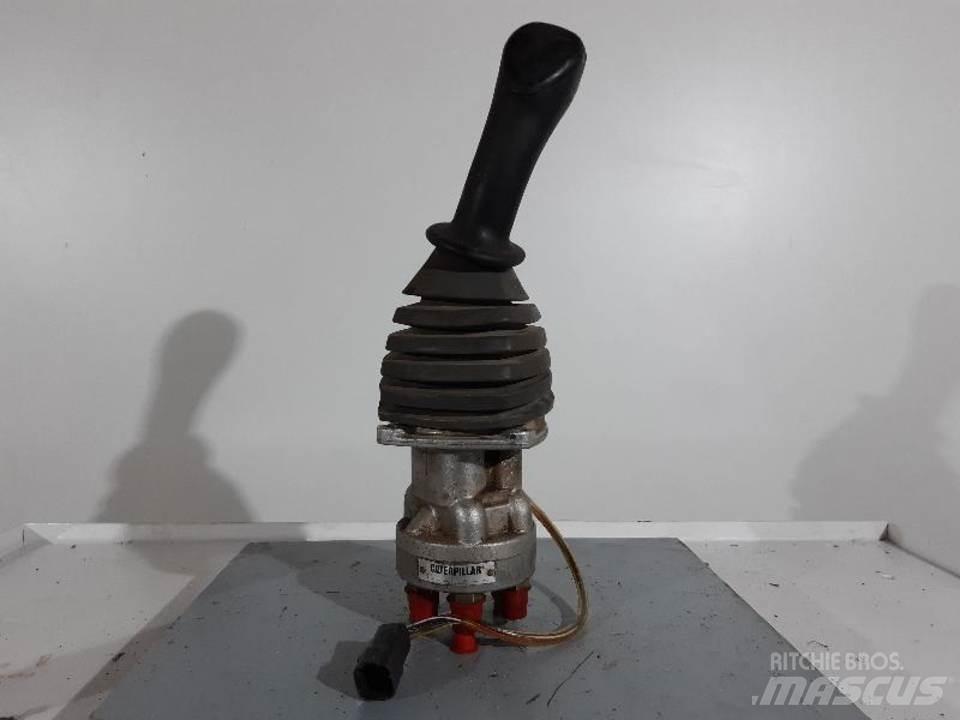 CAT 318C Кабины и интерьер