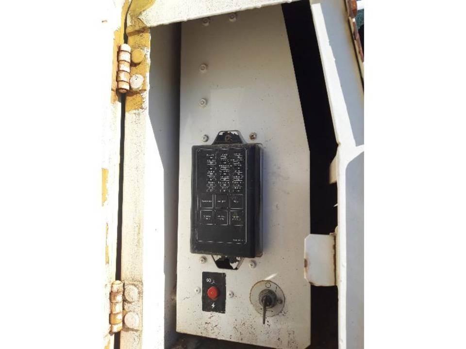 CAT 325LN Кабины и интерьер