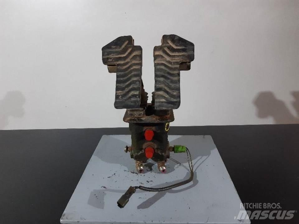 CAT 330C Кабины и интерьер