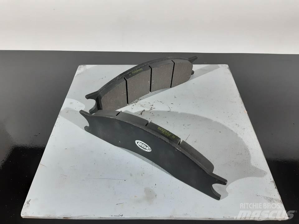 CAT 930 Гусеницы и цепи