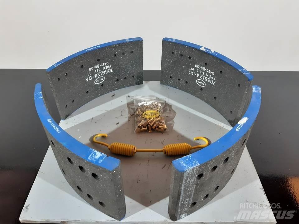 CAT 966D Гусеницы и цепи