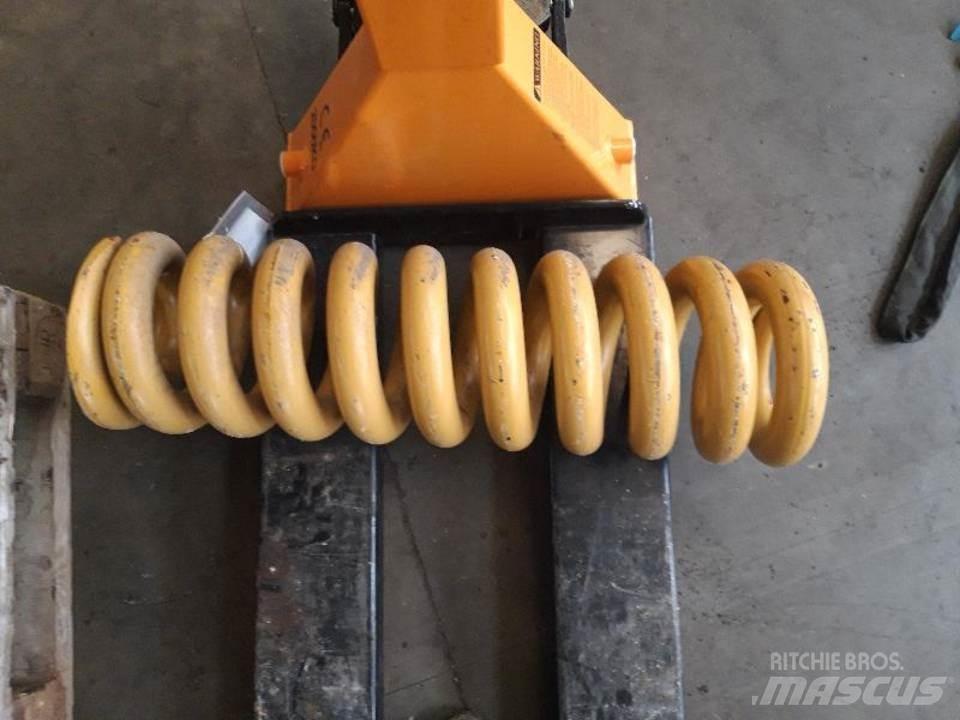 CAT D7F Гусеницы и цепи